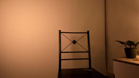 Snapshot of elamour_ chatting on January 24, 9:39 am Elamour online show from January 24, 9:39 am