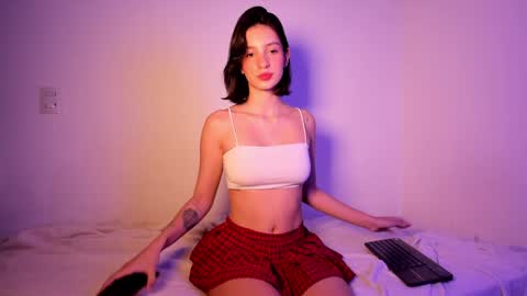 Snapshot of elamour_ chatting on February 1, 2:37 am Elamour online show from February 1, 2:37 am