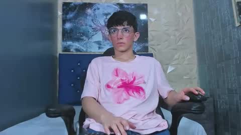Snapshot of elangiraldo chatting on April 25, 10:40 pm Elan Giralon online show from April 25, 10:40 pm