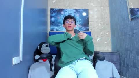 Snapshot of elangiraldo chatting on May 17, 9:22 pm Elan Giralon online show from May 17, 9:22 pm