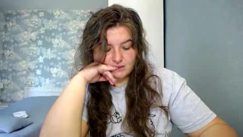 Elanis online show from May 19, 12:00 pm