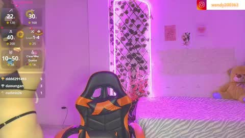 Snapshot of elara_green chatting on April 10, 12:38 am lara online show from April 10, 12:38 am