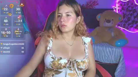 Snapshot of elara_green chatting on June 15, 11:12 am lara online show from June 15, 11:12 am