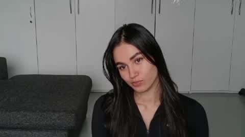 Elara Hayes online show from June 8, 1:11 pm
