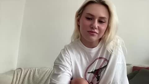 elaraluxxxe online show from September 18, 11:01 am