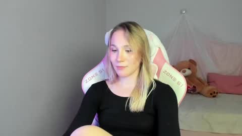 Snapshot of elaravoltage chatting on March 20, 6:13 pm elaravoltage online show from March 20, 6:13 pm