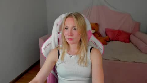 elaravoltage online show from May 13, 5:05 am