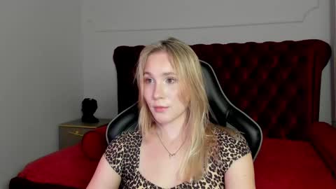elaravoltage online show from May 14, 5:20 pm