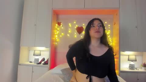 Snapshot of elarey_ chatting on March 12, 12:00 pm elarey_ online show from March 12, 12:00 pm