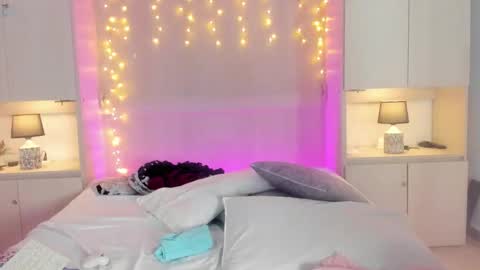 Snapshot of elarey_ chatting on March 27, 2:39 pm elarey_ online show from March 27, 2:39 pm