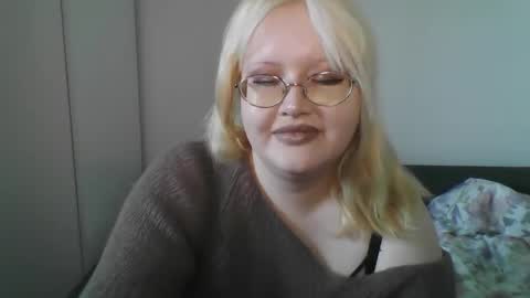 elayne_sweet online show from April 15, 8:10 am