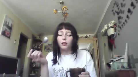 Lia online show from May 4, 1:07 pm