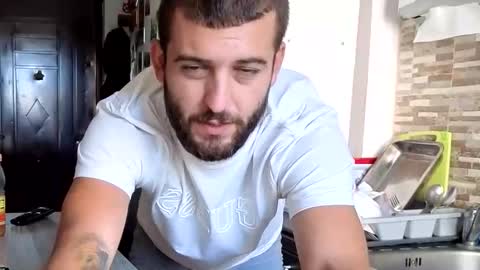 elchapoguzman95 online show from September 17, 8:27 am