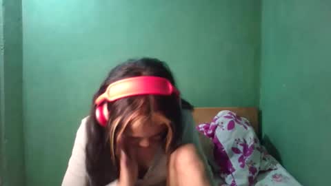 Snapshot of eldie69 chatting on April 21, 6:23 pm eldie69 online show from April 21, 6:23 pm