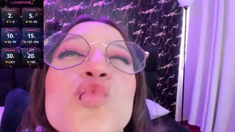 Snapshot of elecktra_sweet chatting on March 3, 7:39 pm Elecktra online show from March 3, 7:39 pm