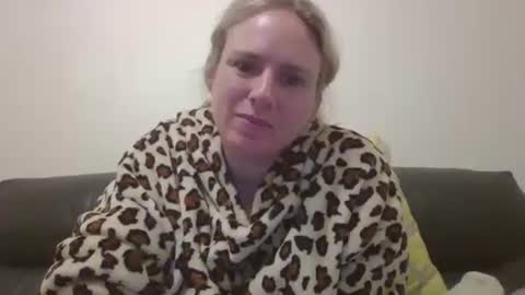 Snapshot of electric_lacey2 chatting on September 21, 10:00 pm electric_lacey2 online show from September 21, 10:00 pm