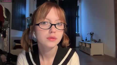 Snapshot of electric_woman chatting on November 15, 10:45 am Aleksa online show from November 15, 10:45 am