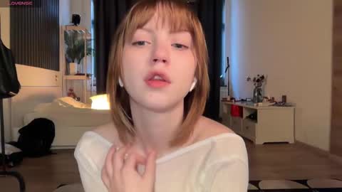 Snapshot of electric_woman chatting on November 20, 11:32 am Aleksa online show from November 20, 11:32 am