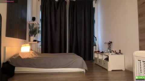 Snapshot of electric_woman chatting on November 23, 11:32 am Aleksa online show from November 23, 11:32 am