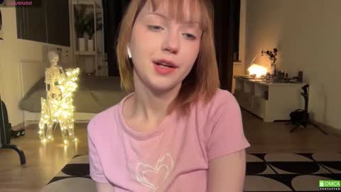 Snapshot of electric_woman chatting on December 20, 12:56 pm Aleksa online show from December 20, 12:56 pm