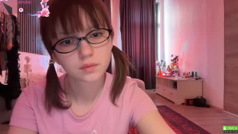 Snapshot of electric_woman chatting on April 16, 10:27 am Aleksa online show from April 16, 10:27 am