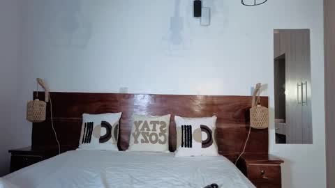 Snapshot of elegant_ebony chatting on February 22, 11:25 pm Nika online show from February 22, 11:25 pm