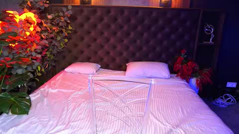 elegant_mysterious online show from October 23, 8:29 pm