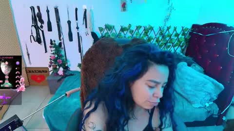 Snapshot of elektra_32 chatting on December 20, 7:32 pm elektra online show from December 20, 7:32 pm