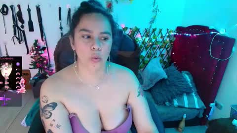 Snapshot of elektra_32 chatting on January 6, 5:22 am elektra online show from January 6, 5:22 am