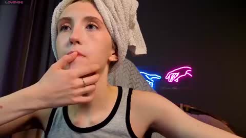 Snapshot of elen__moore chatting on July 3, 5:36 am Elen online show from July 3, 5:36 am