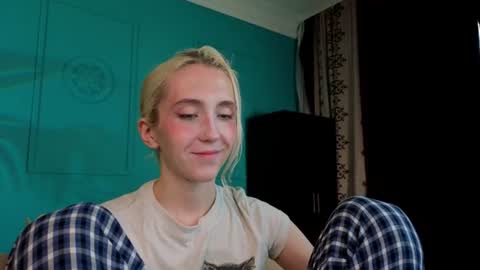 Snapshot of elen__moore chatting on July 5, 4:52 am Elen online show from July 5, 4:52 am