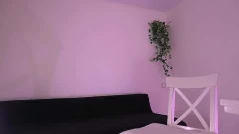 Snapshot of elena_li chatting on March 4, 9:32 pm elena_li online show from March 4, 9:32 pm