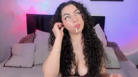 Snapshot of elena_lust chatting on October 16, 5:08 am Elena online show from October 16, 5:08 am