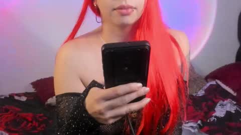 Snapshot of elena_lust chatting on December 5, 6:33 am Elena online show from December 5, 6:33 am