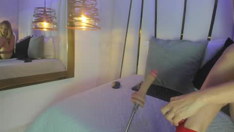Elena online show from April 29, 7:09 pm