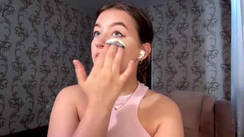 Mia online show from March 15, 1:17 pm