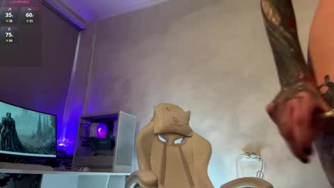 Mia online show from April 28, 3:06 pm