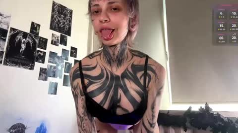 Mia online show from June 7, 11:03 am