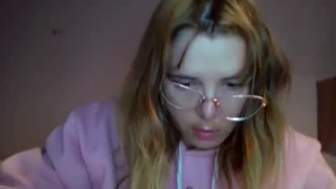 Snapshot of elenaflirt chatting on November 18, 4:33 pm Elena online show from November 18, 4:33 pm