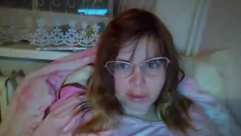 Snapshot of elenaflirt chatting on December 4, 9:23 pm Elena online show from December 4, 9:23 pm