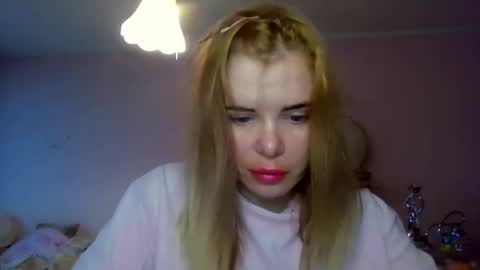 Snapshot of elenaflirt chatting on December 19, 2:35 pm Elena online show from December 19, 2:35 pm