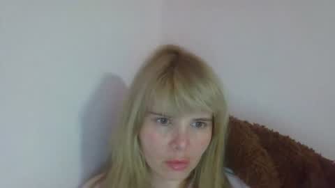 Snapshot of elenaflirt chatting on July 28, 8:23 pm Elena online show from July 28, 8:23 pm