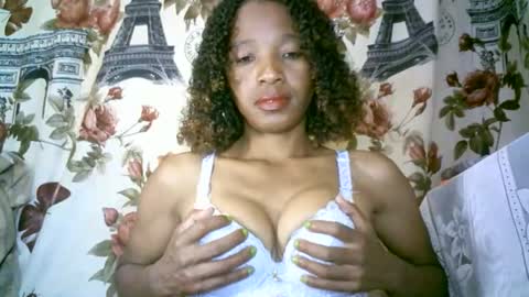 Snapshot of elenah0123 chatting on January 6, 10:19 am elenah013 online show from January 6, 10:19 am