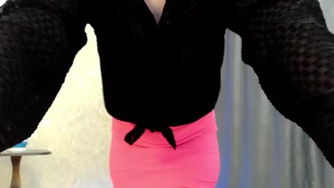 Snapshot of elenaza chatting on April 8, 7:41 am elenaza online show from April 8, 7:41 am