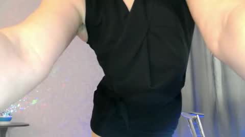 Snapshot of elenaza chatting on April 27, 10:57 am elenaza online show from April 27, 10:57 am