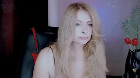 Snapshot of eleonorrres chatting on October 12, 6:12 am Elli online show from October 12, 6:12 am