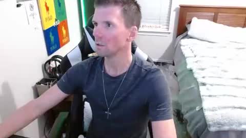 Snapshot of elevatetlb chatting on November 22, 2:54 am Walker online show from November 22, 2:54 am