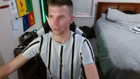 Snapshot of elevatetlb chatting on December 2, 12:27 am Walker online show from December 2, 12:27 am