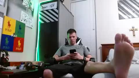 Snapshot of elevatetlb chatting on December 17, 12:16 am Walker online show from December 17, 12:16 am