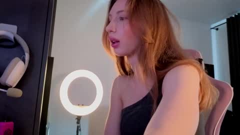 Elfie online show from May 19, 6:09 am